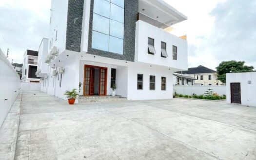 6 Bedrooms Fully Detached Duplex