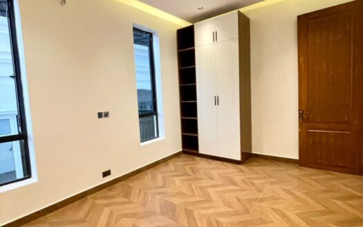 Urban Modern Luxury 5 Bed Fully Detached Home